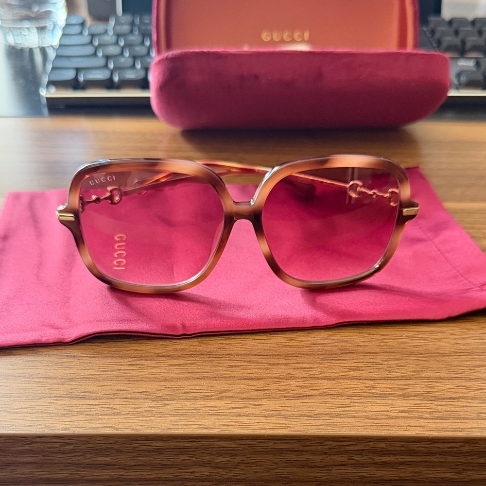 Gucci Women's Rose Gold Sunglasses - Picture 2 of 7